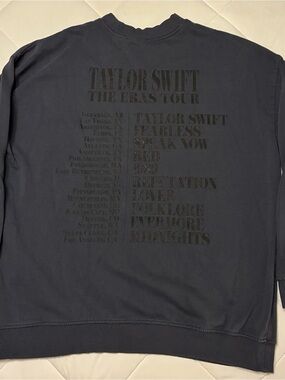 Taylor Swift Eras Tour Black Men’s Crewneck Sweater size Medium